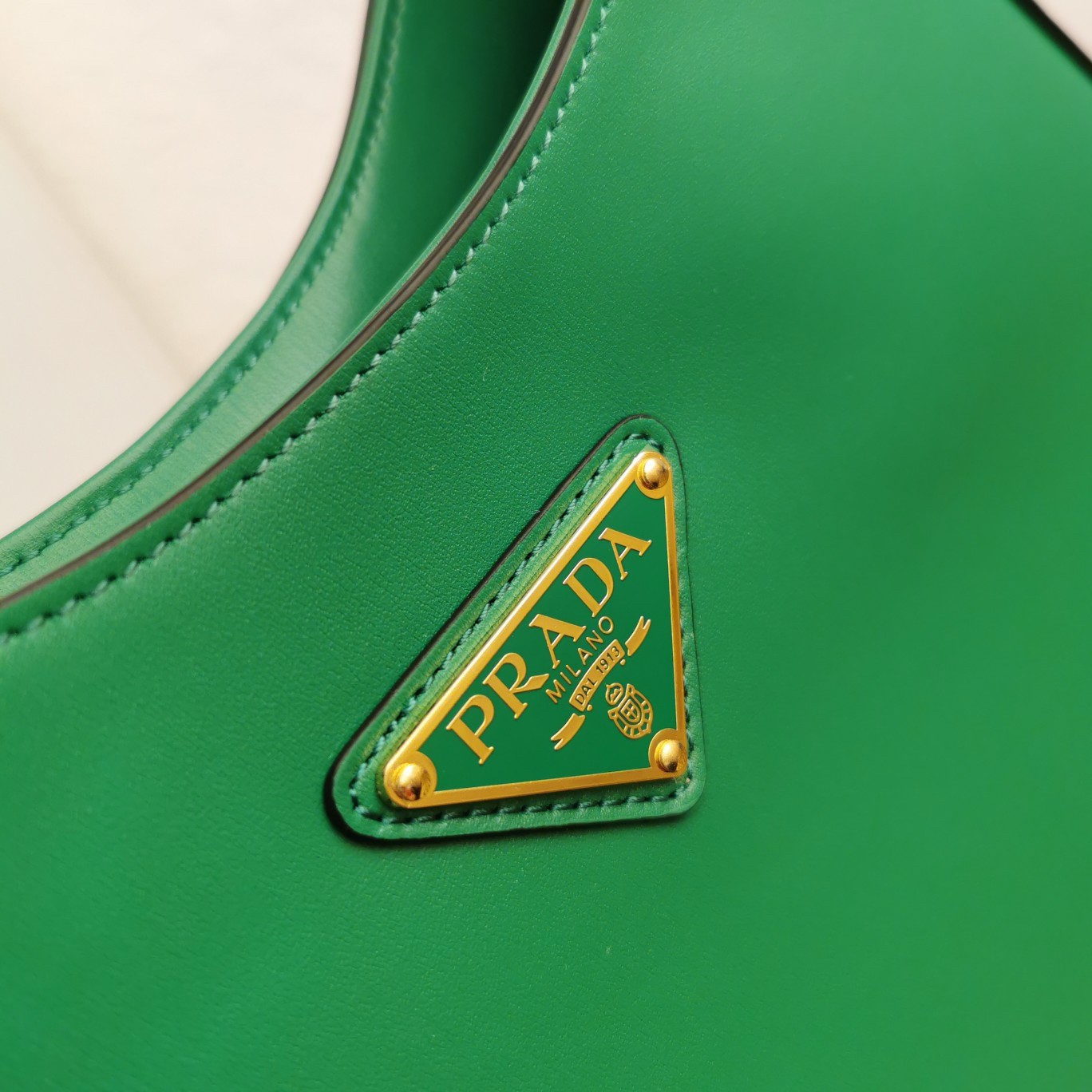 Pra*a shoulder bag in green leather