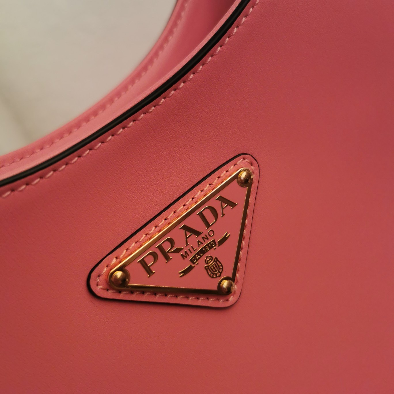 Pra*a shoulder bag in pink leather