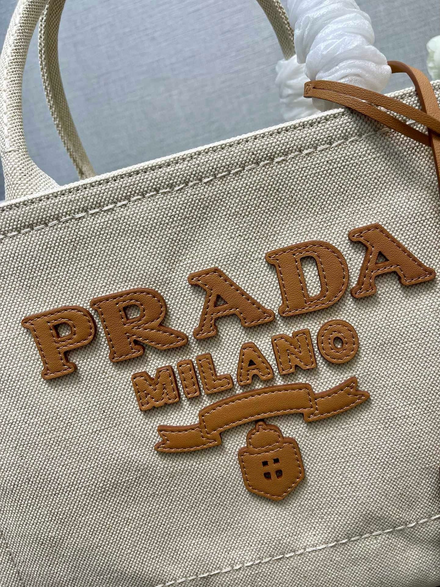 Pra*a medium blend tote bag in linen