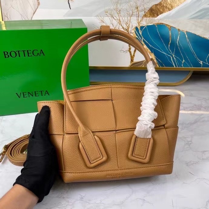 bo*te*ga Ve*ne*ta mini arco bag in caramel intrecciato leather