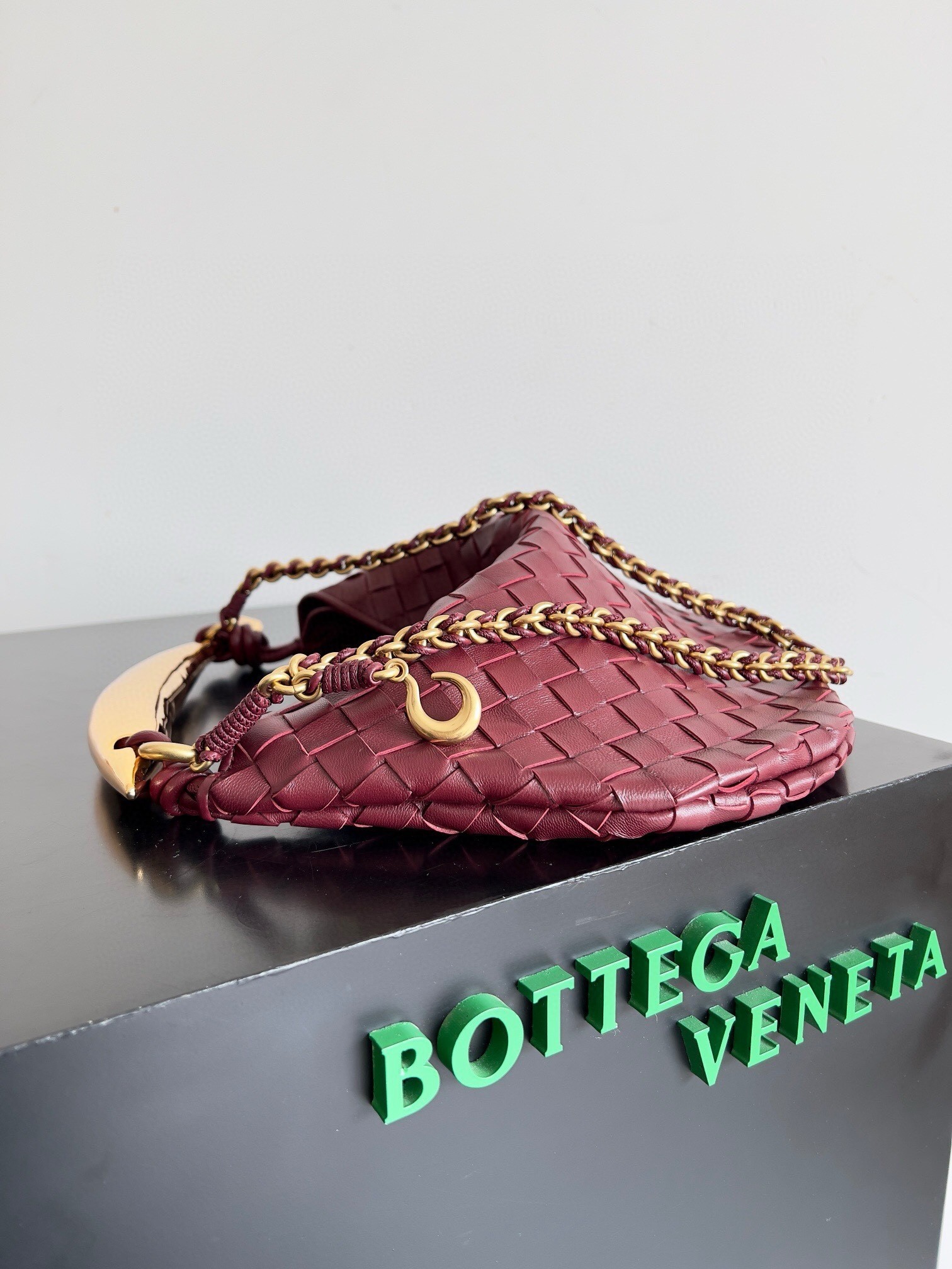 bo*te*ga Ve*ne*ta sardine small bag with chain in barolo lambskin