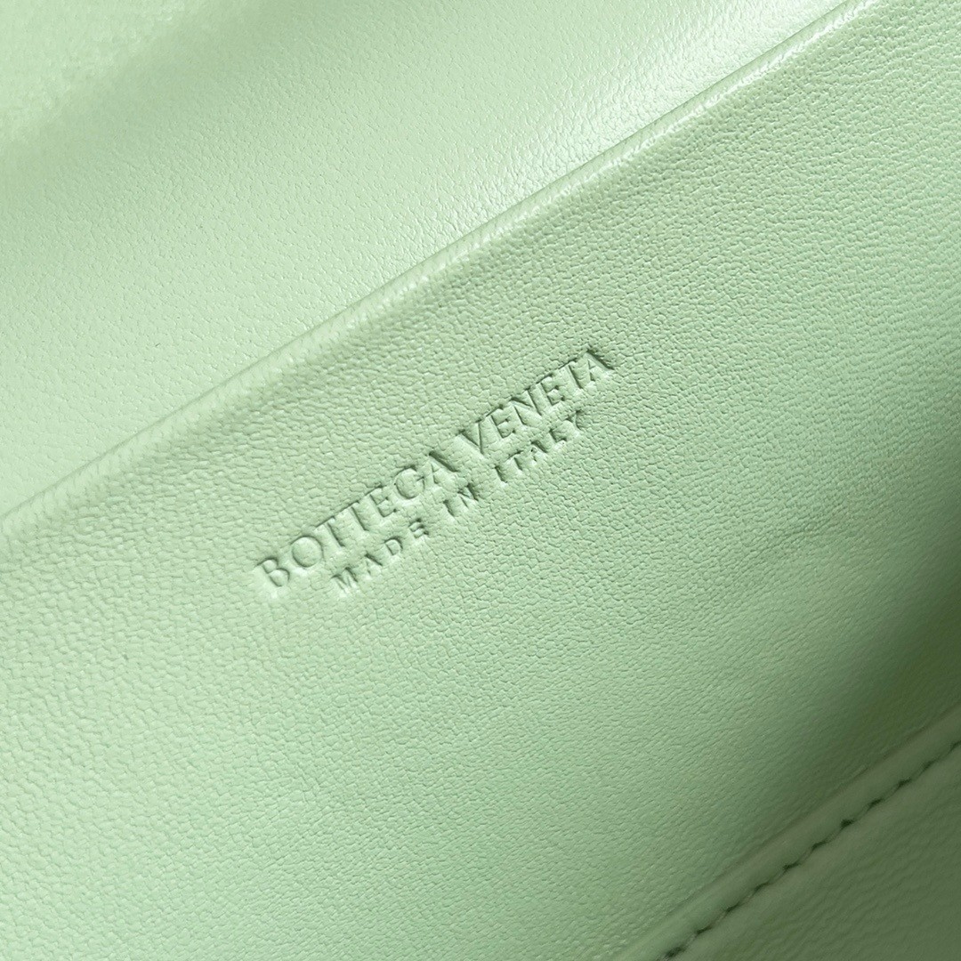 bo*te*ga Ve*ne*ta bang bang vanity case in mint intrecciato leather