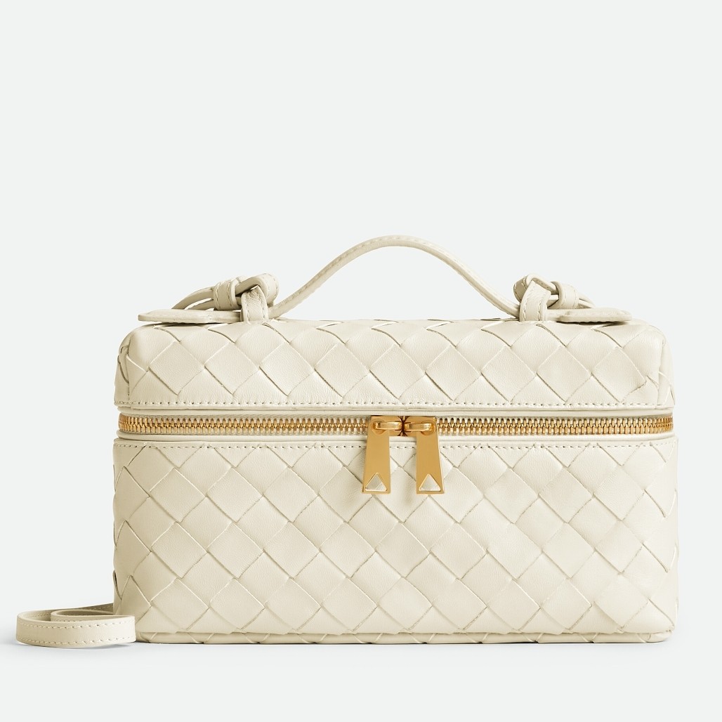 bo*te*ga Ve*ne*ta bang bang vanity case in ivory intrecciato leather