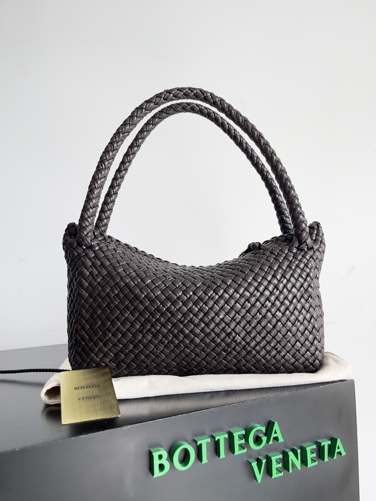 bo*te*ga Ve*ne*ta tosca bag in fondant intrecciato calfskin