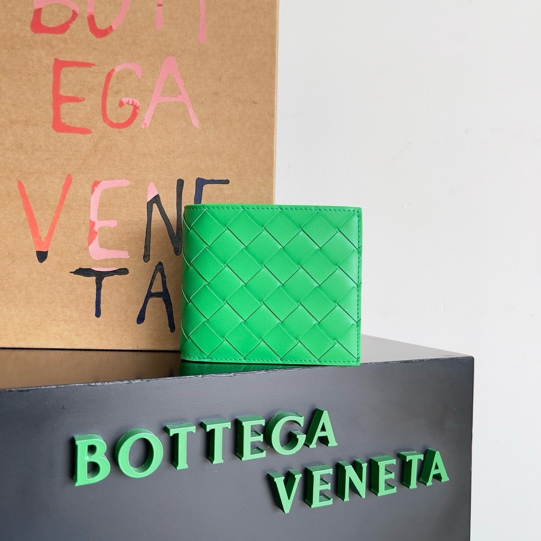 bo*te*ga Ve*ne*ta bi-fold wallet in parakeet intrecciato calfskin