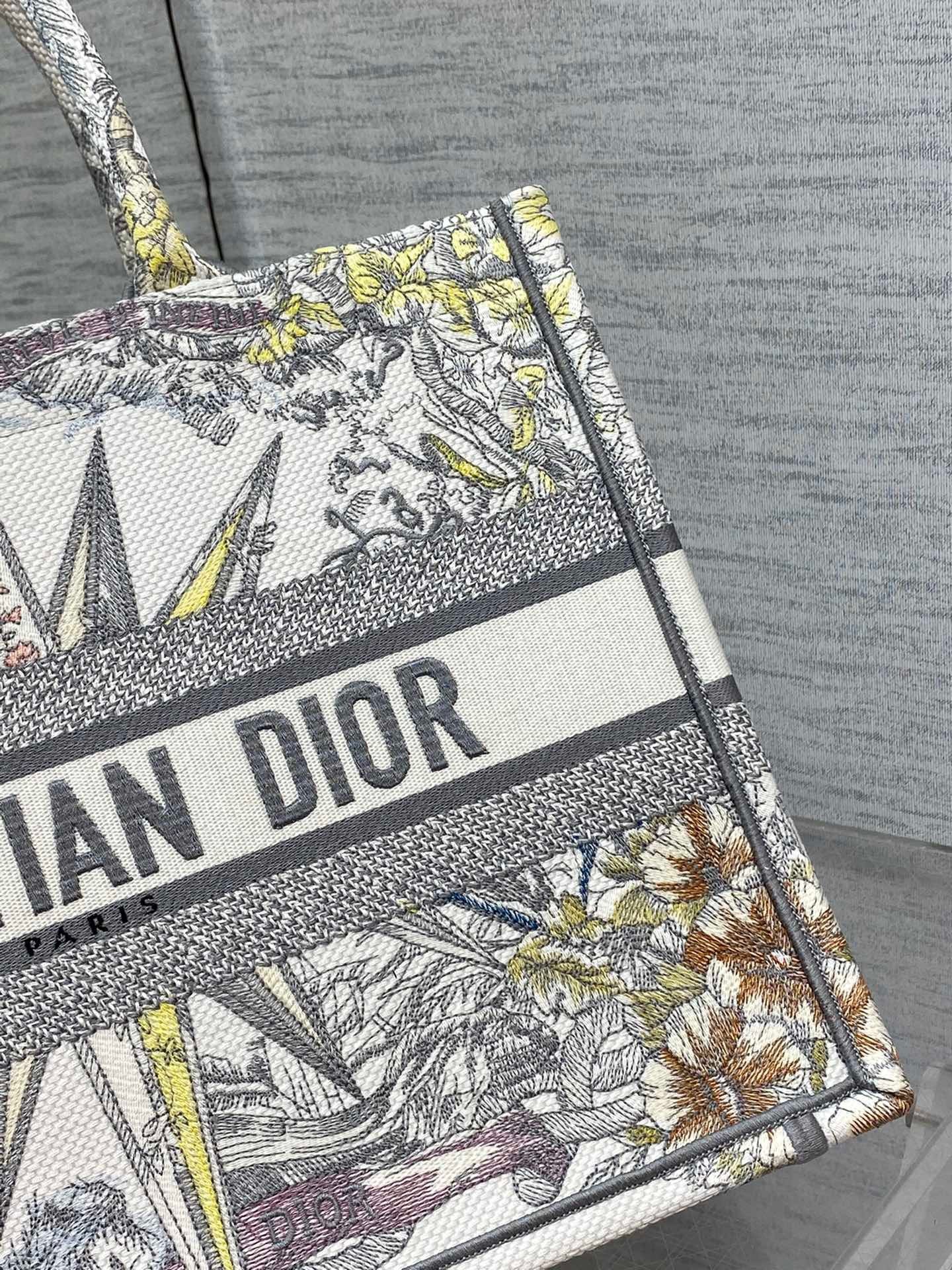 D*or medium D*or book tote in white multicolor rêve d