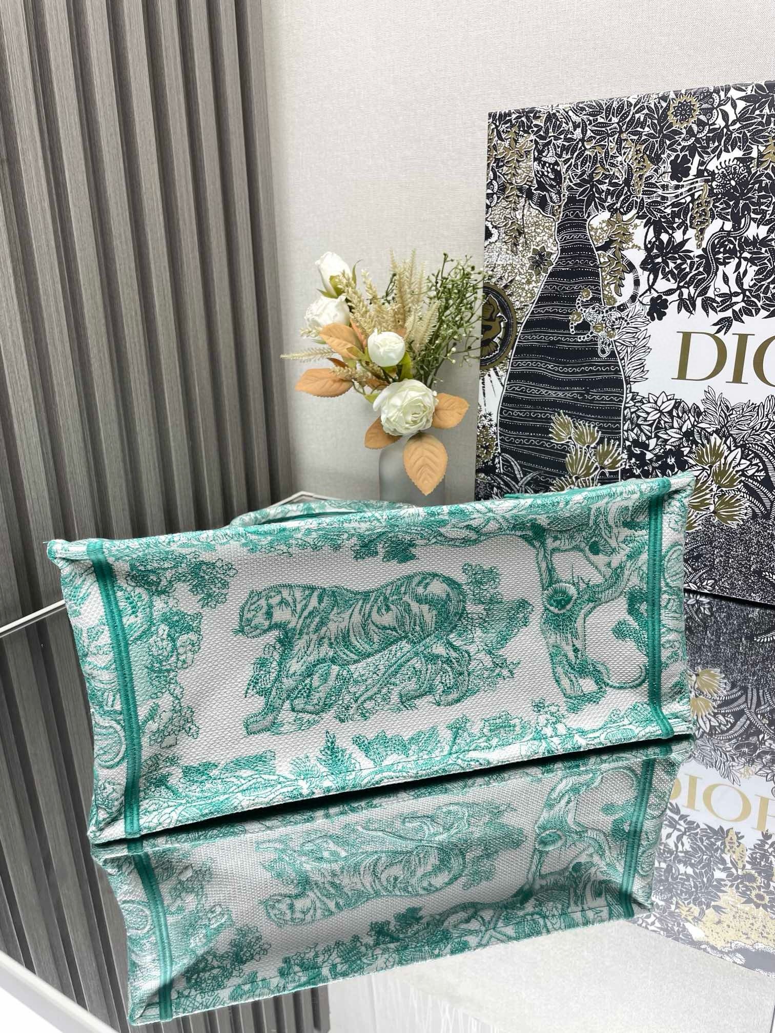 D*or medium D*oriviera book tote in aquamarina toile de jouy embroidery