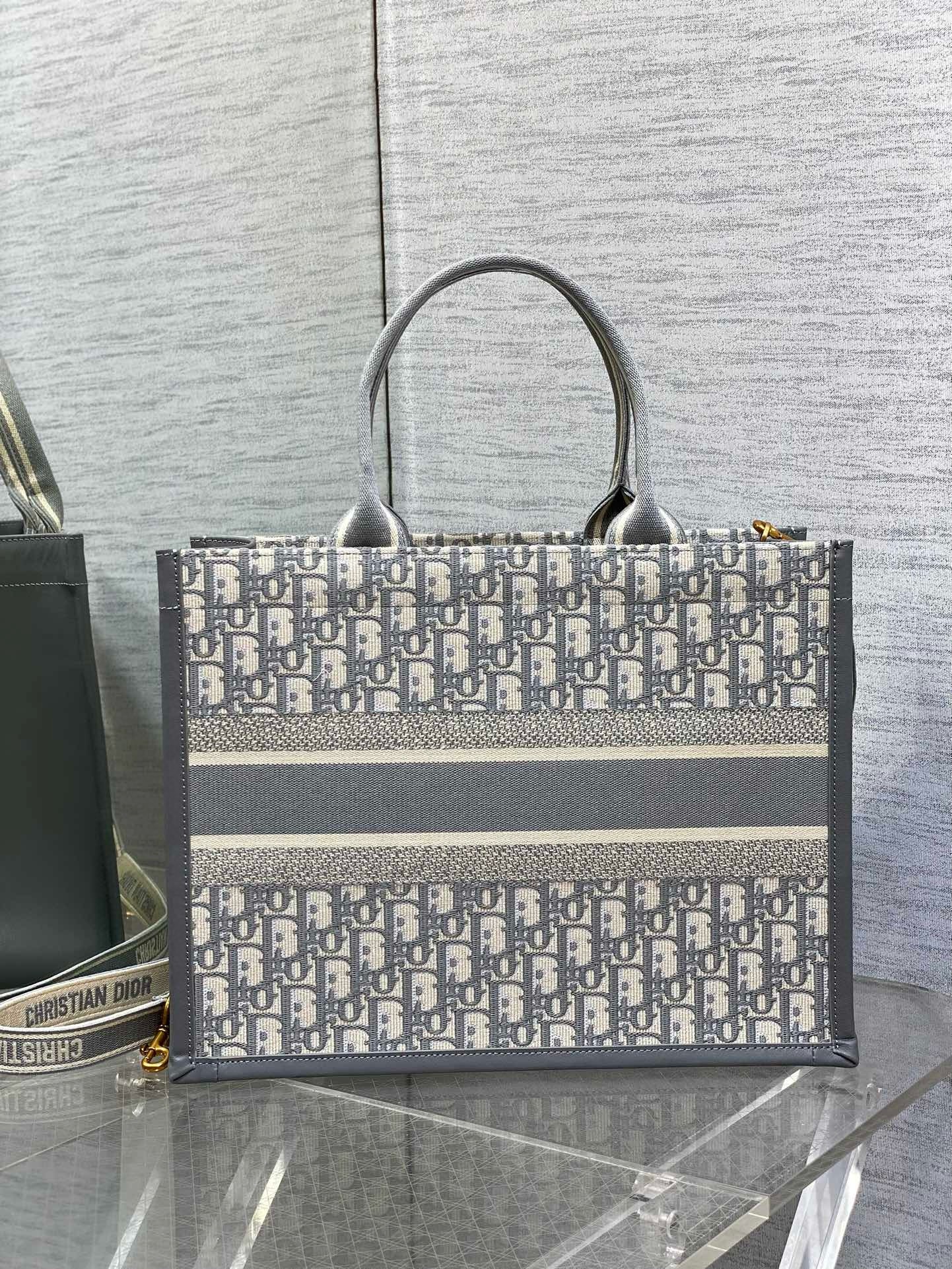 D*or medium book tote bag with strap in oblique embroidery and grey calfskin