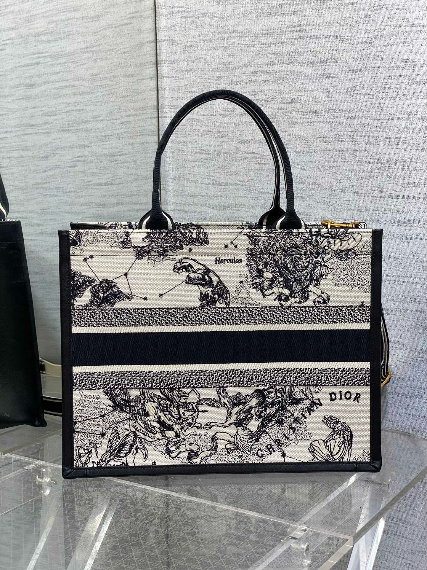 D*or medium book tote bag with strap in white D*or zodiac embroidery