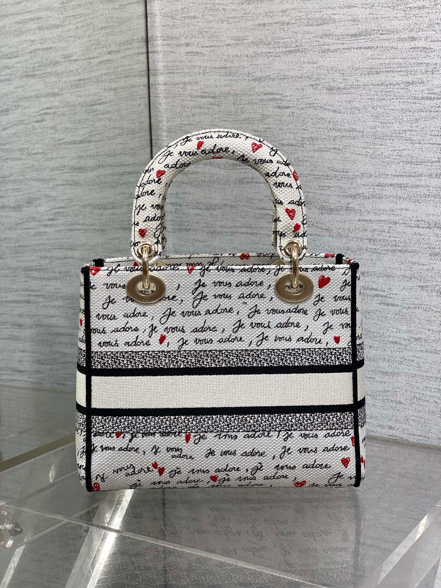 D*or lady d-lite medium bag in white and red je vous adore motif