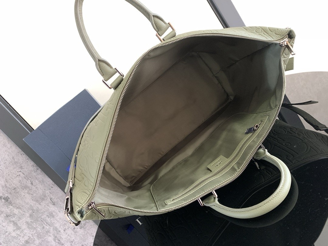 D*or weekender 40 bag in khaki D*or gravity leather