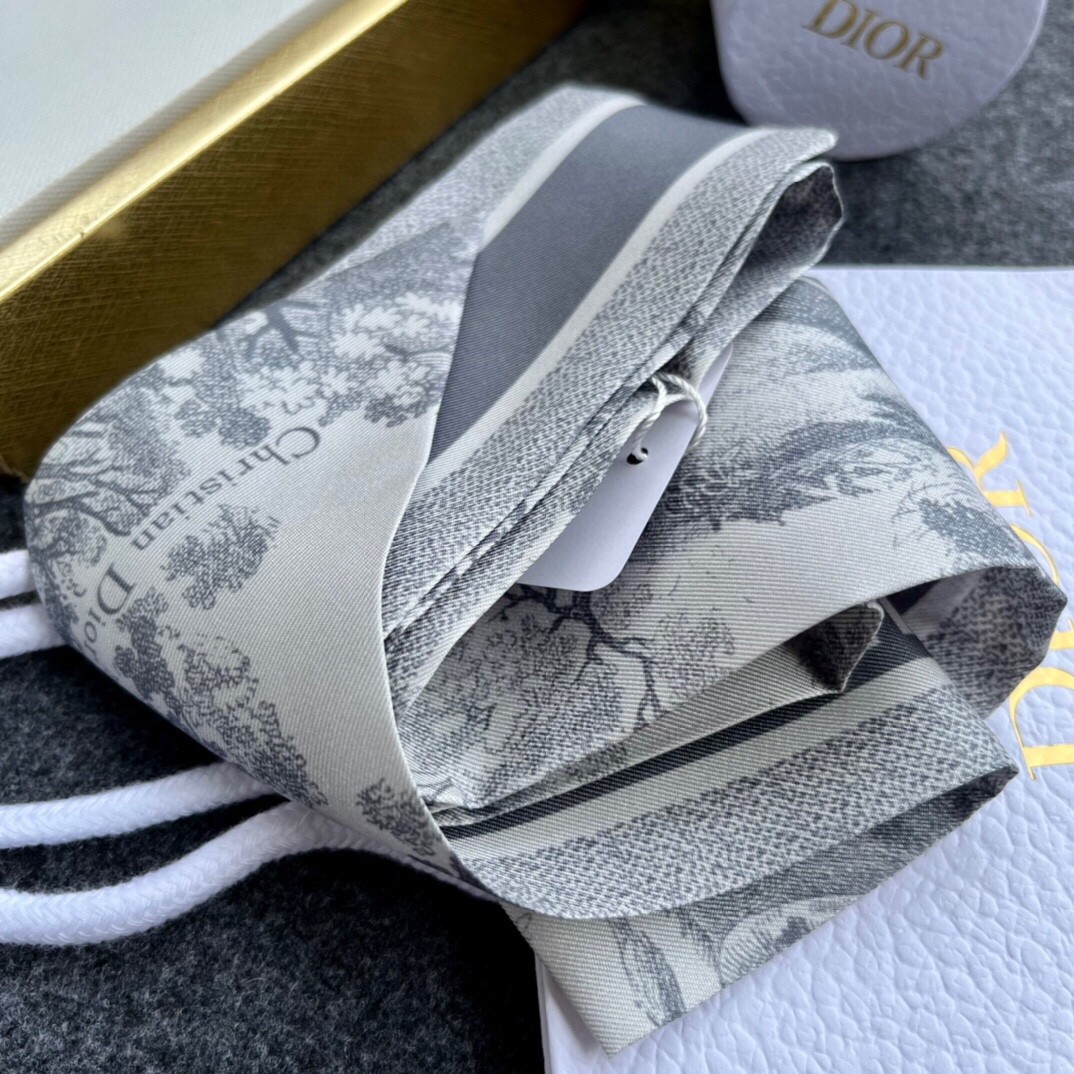 D*or toile de jouy sauvage mitzah scarf in grey silk twill