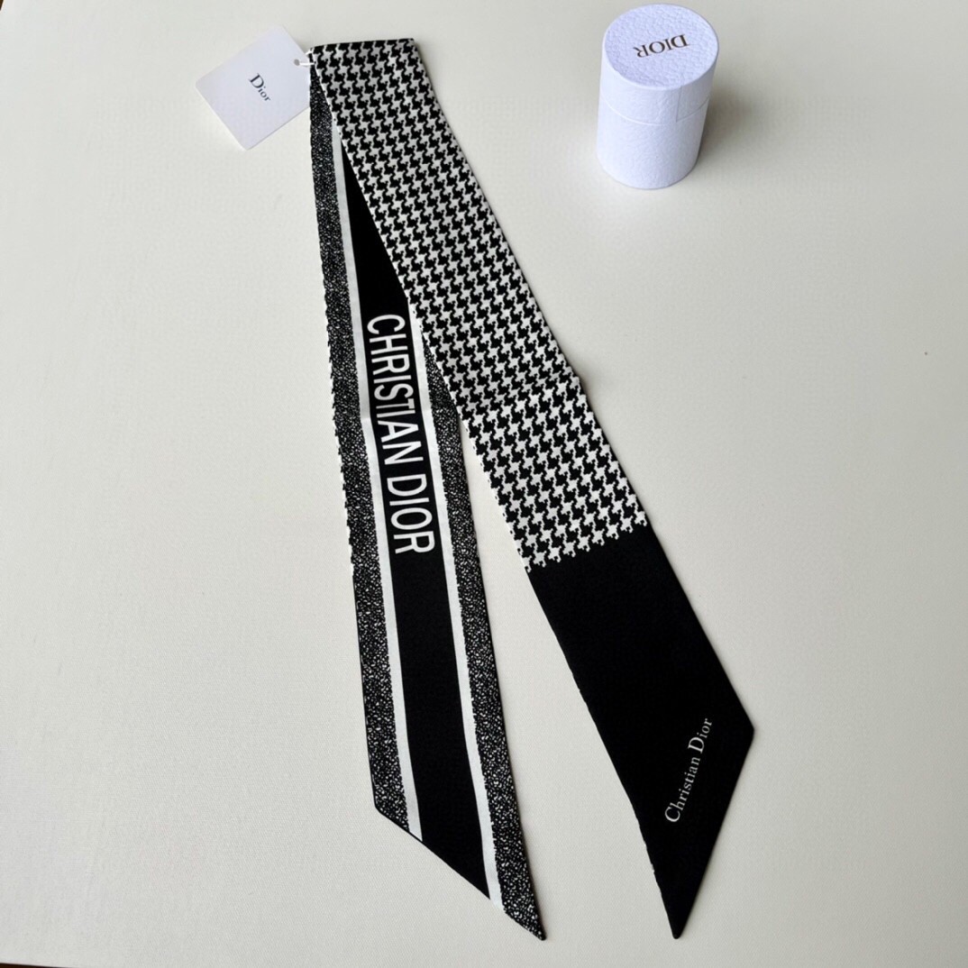 D*or 30 montaigne mitzah scarf in black and white silk twill