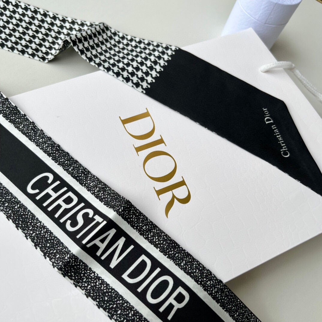 D*or 30 montaigne mitzah scarf in black and white silk twill