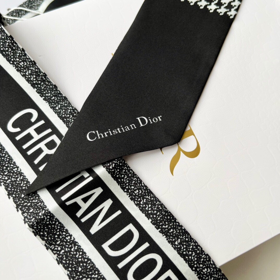 D*or 30 montaigne mitzah scarf in black and white silk twill