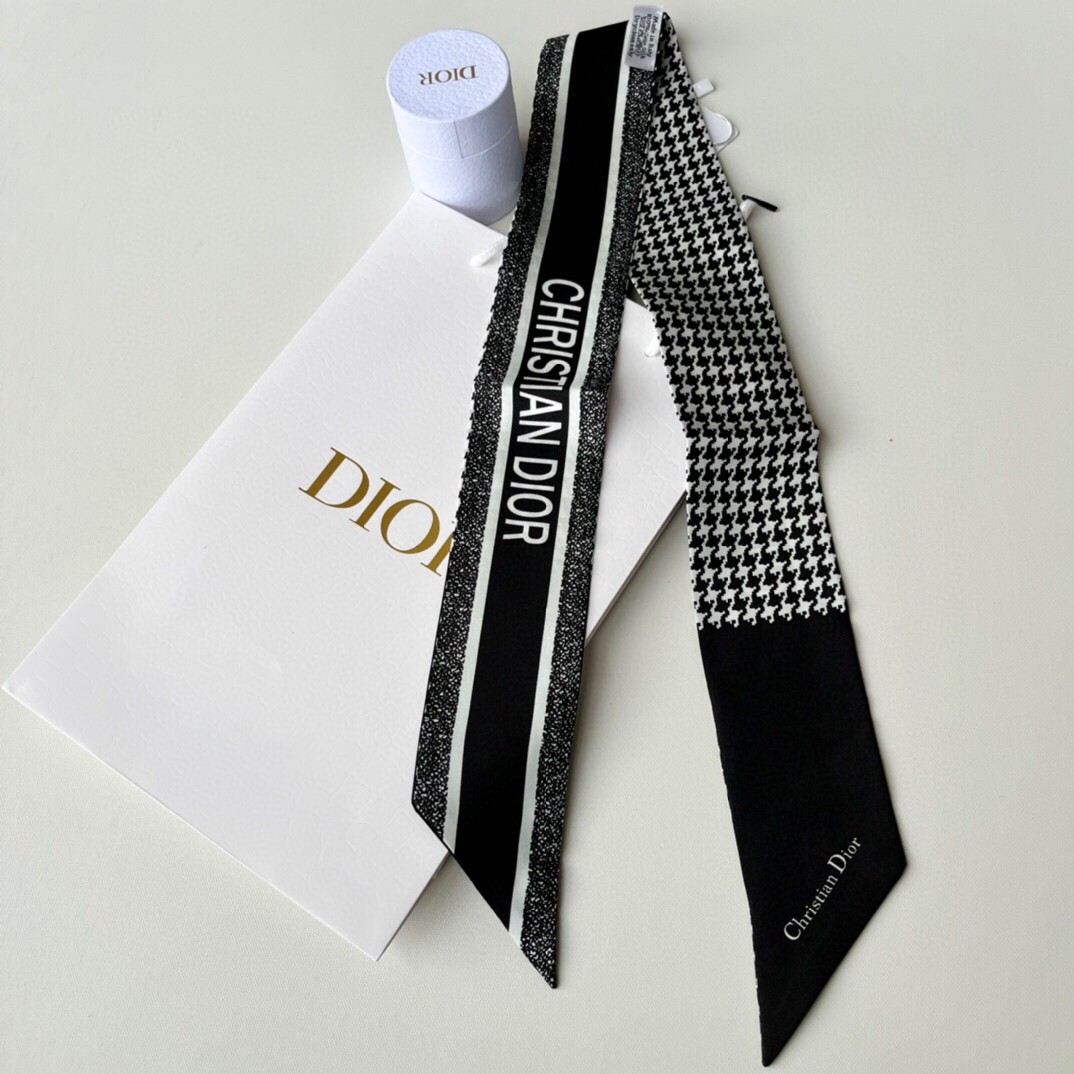 D*or 30 montaigne mitzah scarf in black and white silk twill