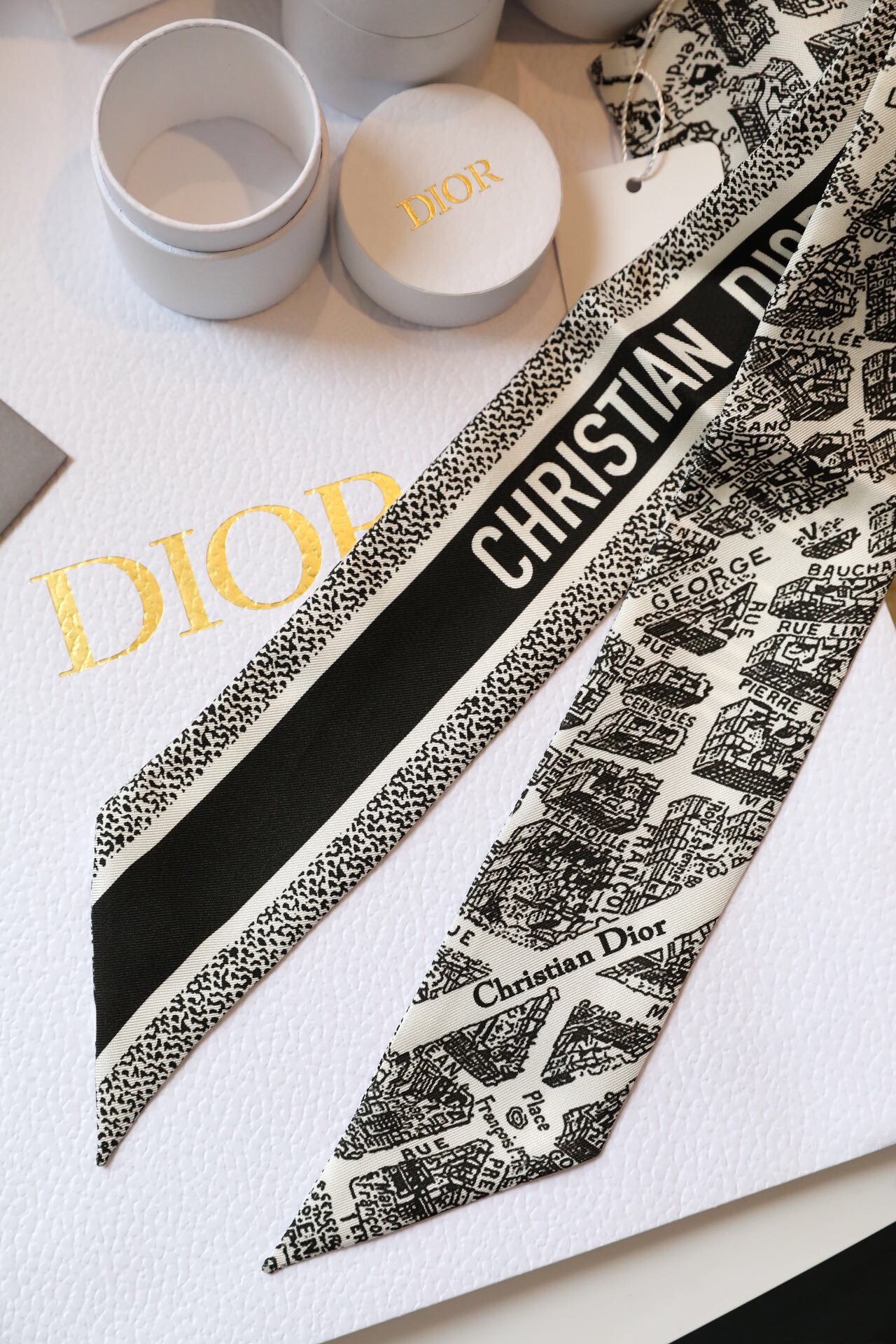 D*or plan de paris mitzah scarf in white and black silk twill