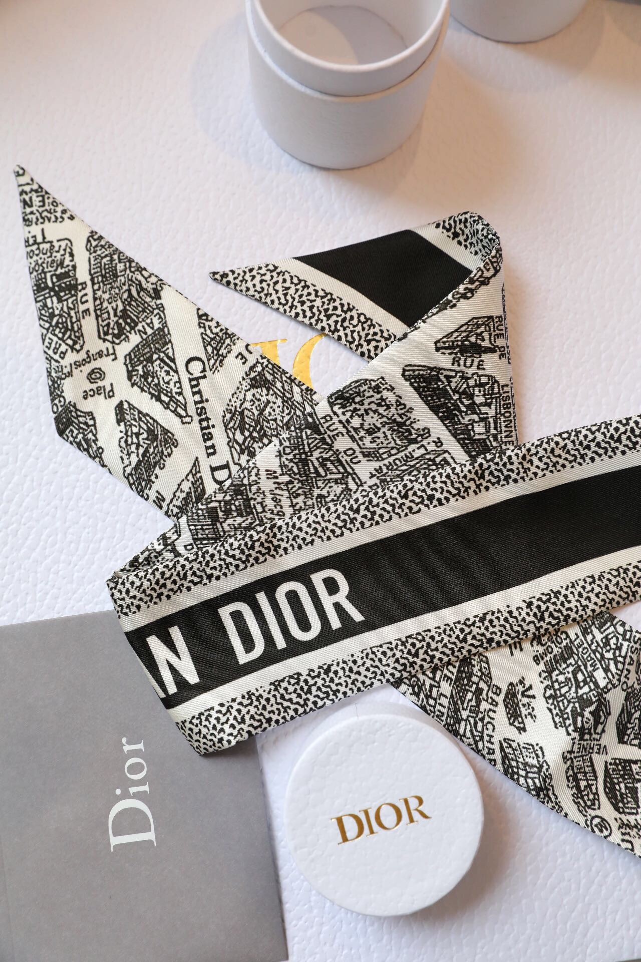 D*or plan de paris mitzah scarf in white and black silk twill