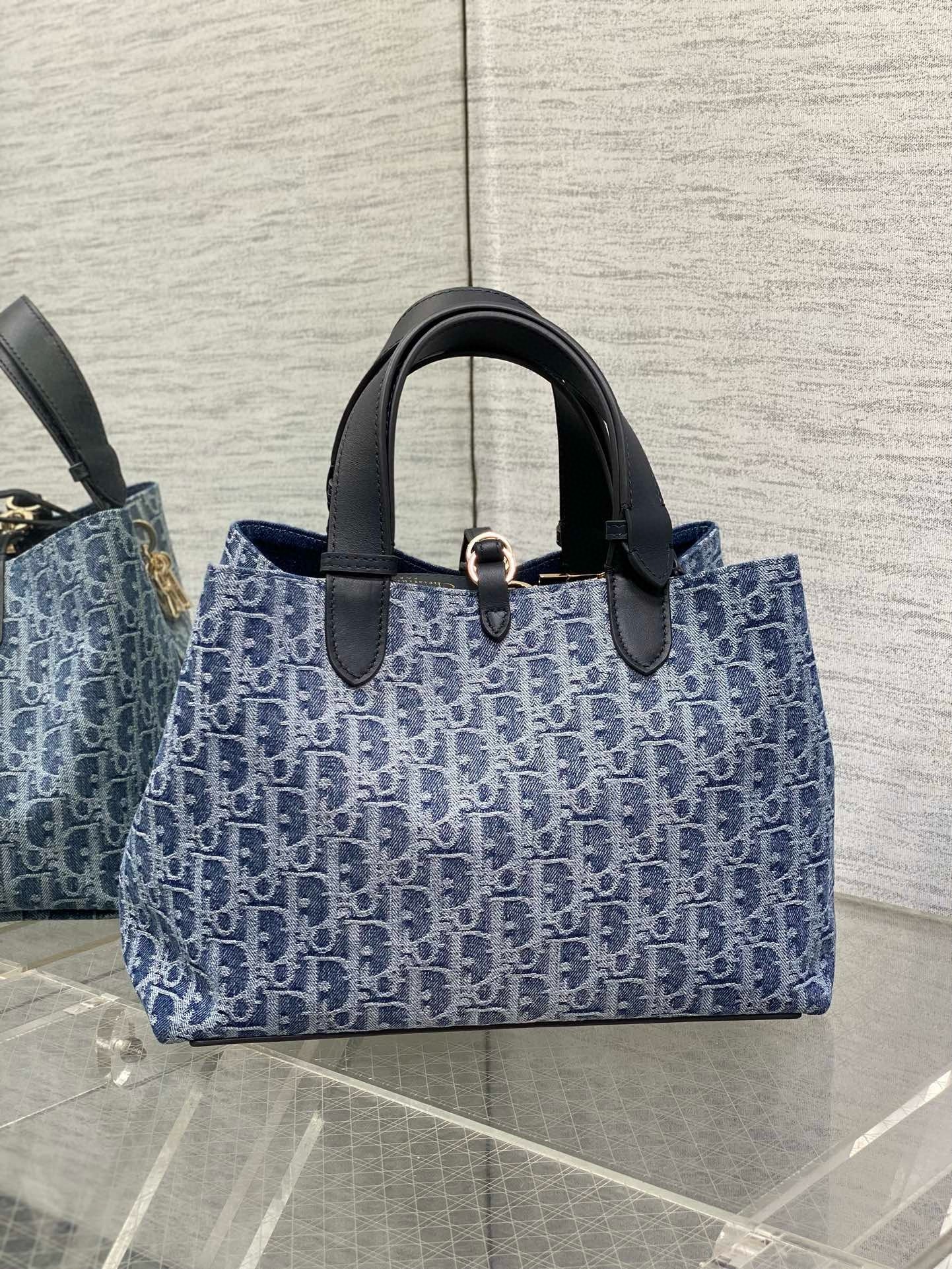 D*or toujours medium bag in blue denim oblique jacquard