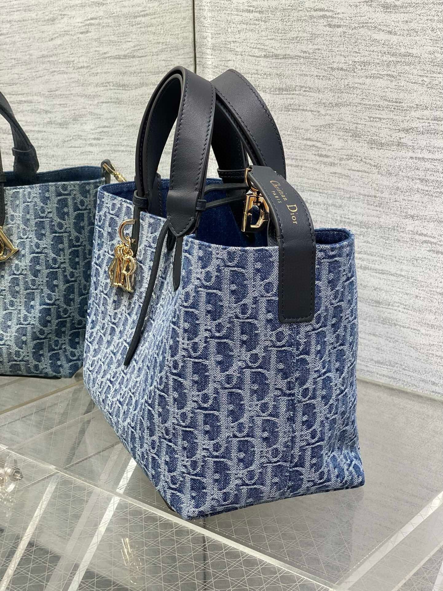 D*or toujours medium bag in blue denim oblique jacquard