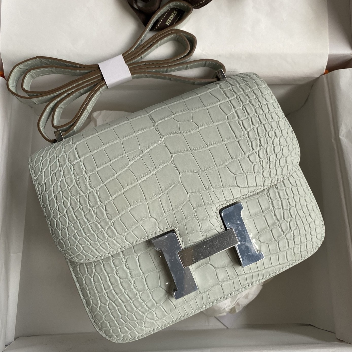 H**mes constance 18 handmade bag in gris neve matte alligator leather