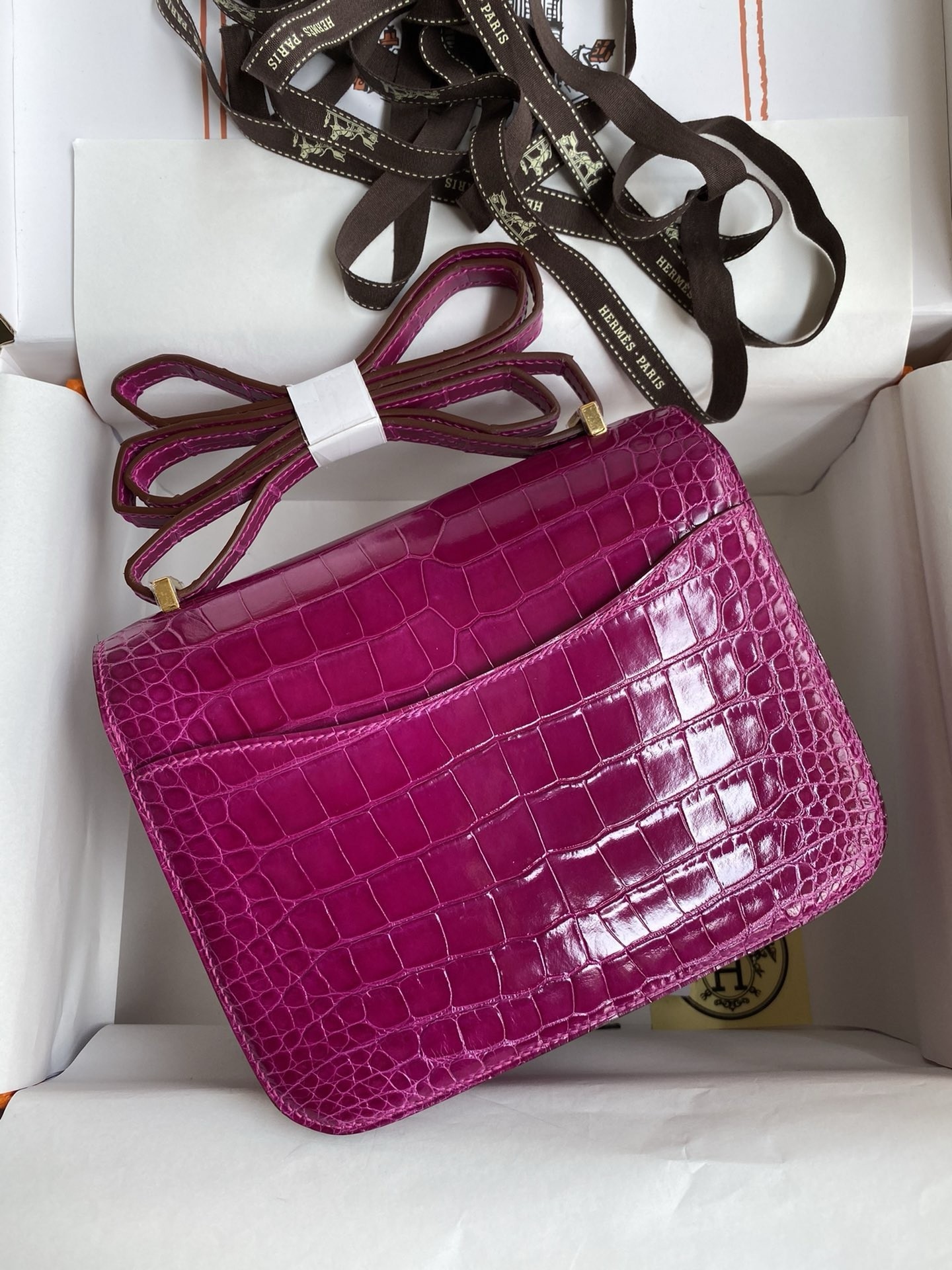 H**mes constance 18 handmade bag in rose scheherazade shiny alligator leather