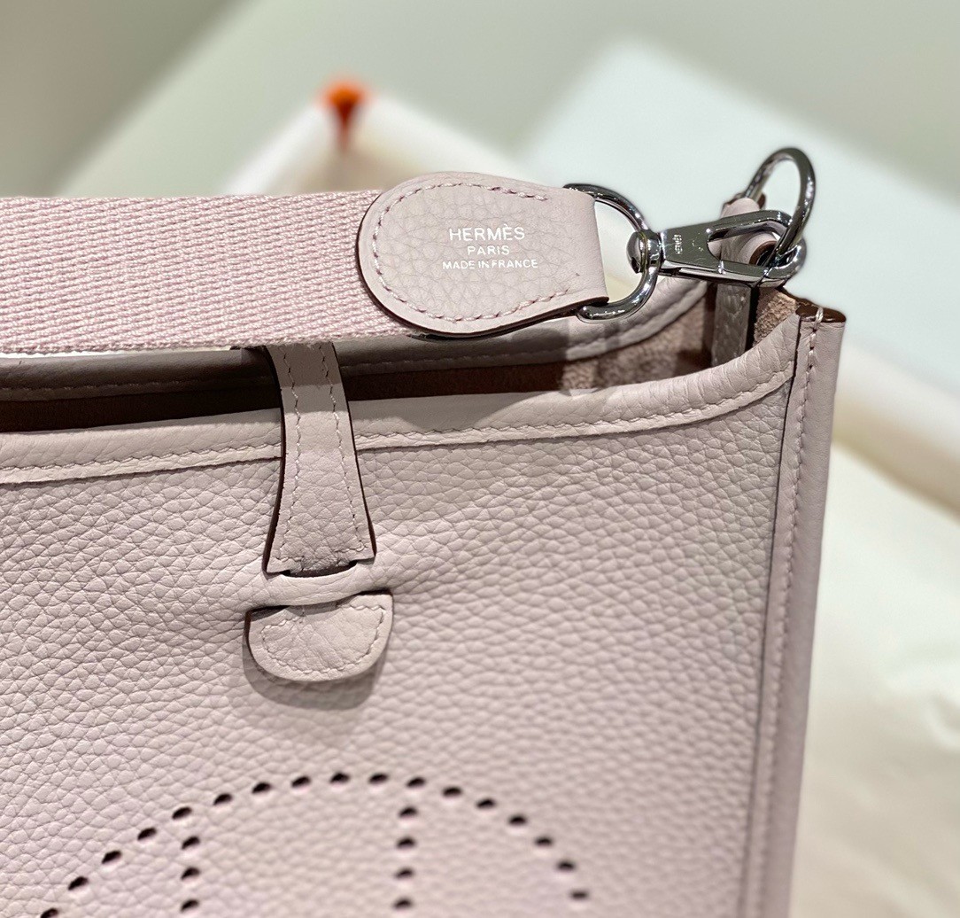 H**mes evelyne iii tpm bag in mauve pale clemence leather