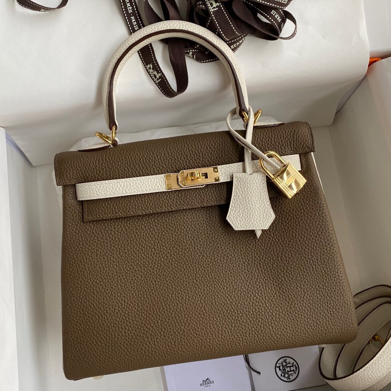 Replica Hermes Kelly Retourne 25 Bicolor Bag in Taupe and Craie ...