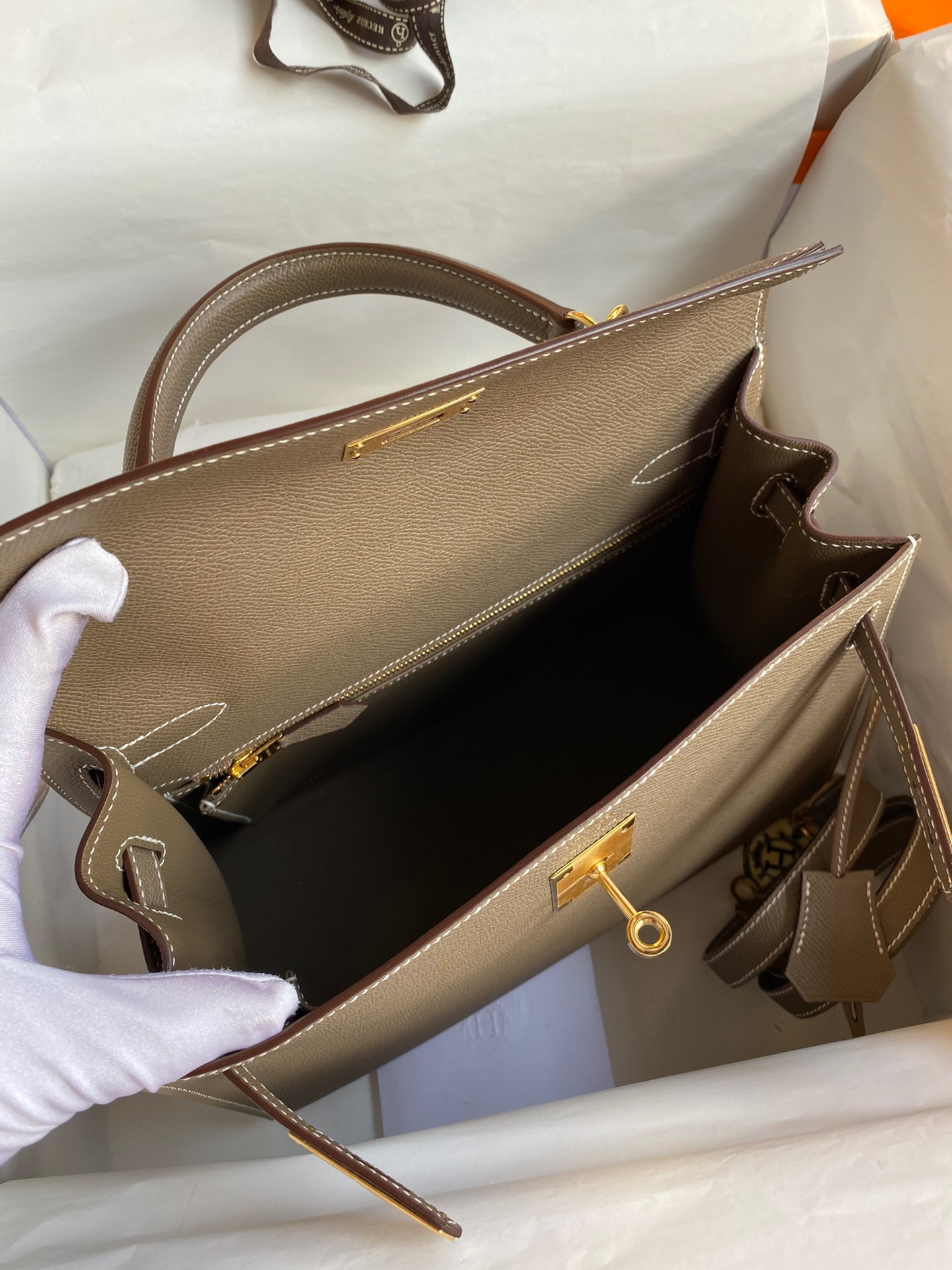 Replica Hermes Kelly Sellier 28 Handmade Bag In Taupe Epsom Calfskin