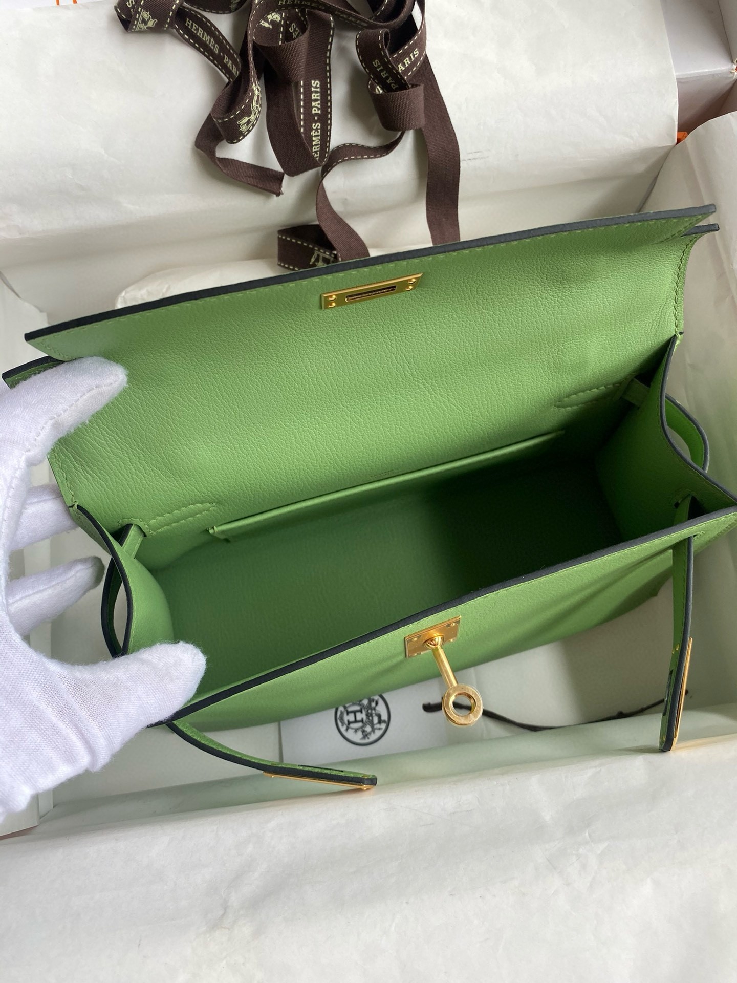 H**mes kelly pochette handmade bag in vert criquet swift calfskin