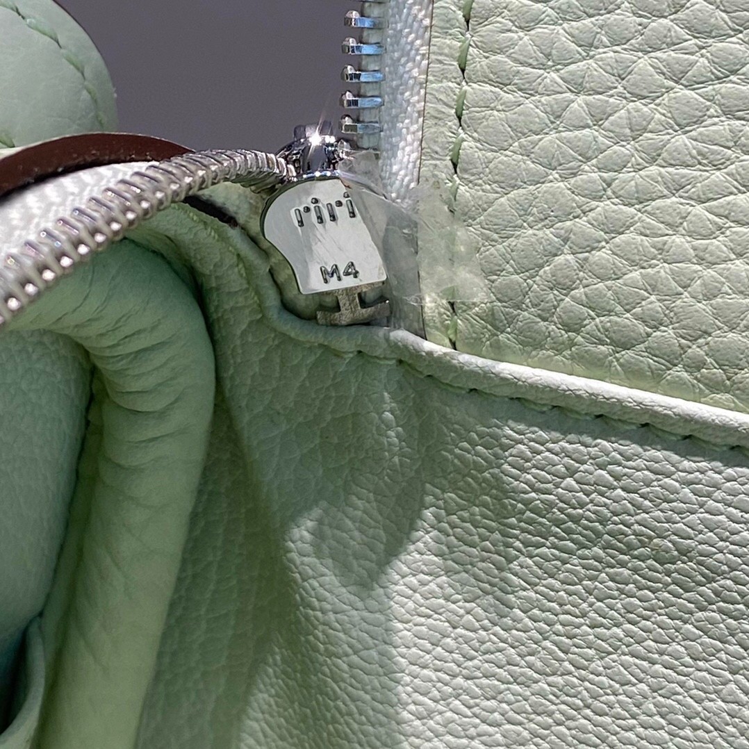 H**mes lindy mini bag in vert fizz clemence leather phw
