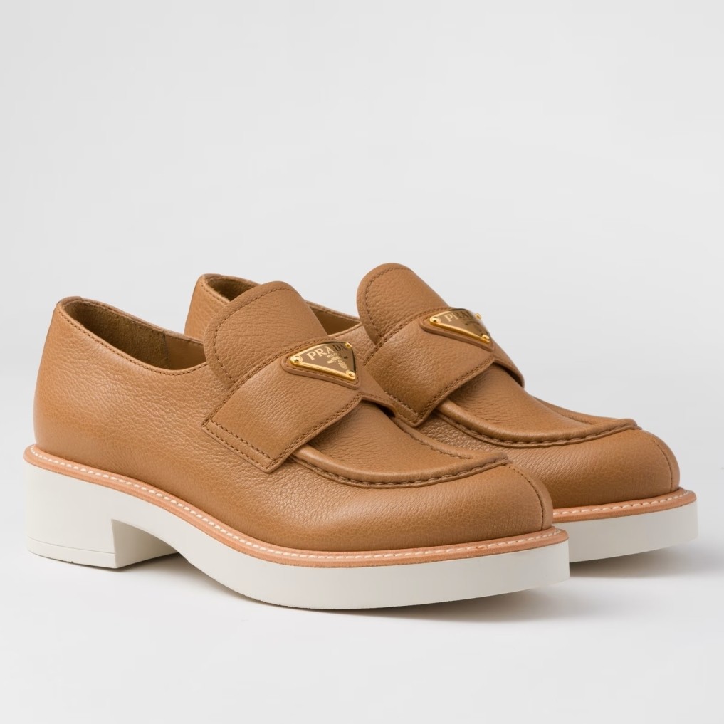 Pra*a women''s loafers in brown grained leather